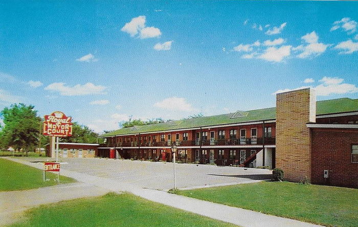 Royal Motor Inn - Old Postcard